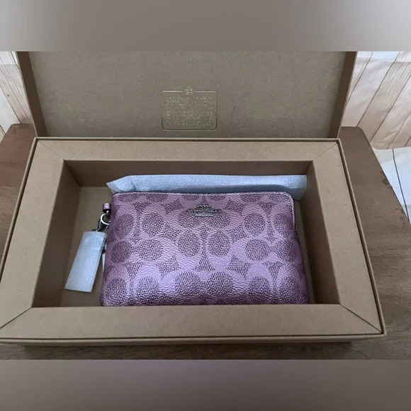 NWT Coach Boxed Corner Zip Wristlet in Signature Canvas w/Charms - Picture 6 of 9